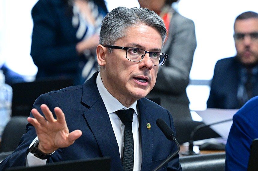 PEC da Blindagem é barrada na CCJ, mas pode ir ao plenário