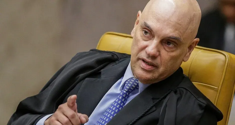 Moraes dá cinco dias para Collor explicar tornozeleira desligada e alerta para risco de prisão