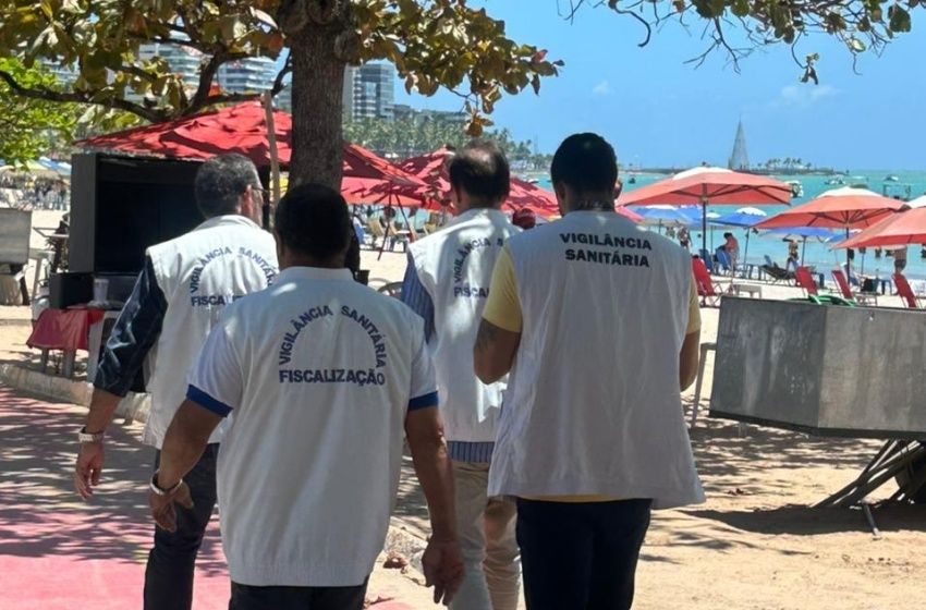 Vigilância Sanitária realiza ação educativa na orla marítima de Maceió