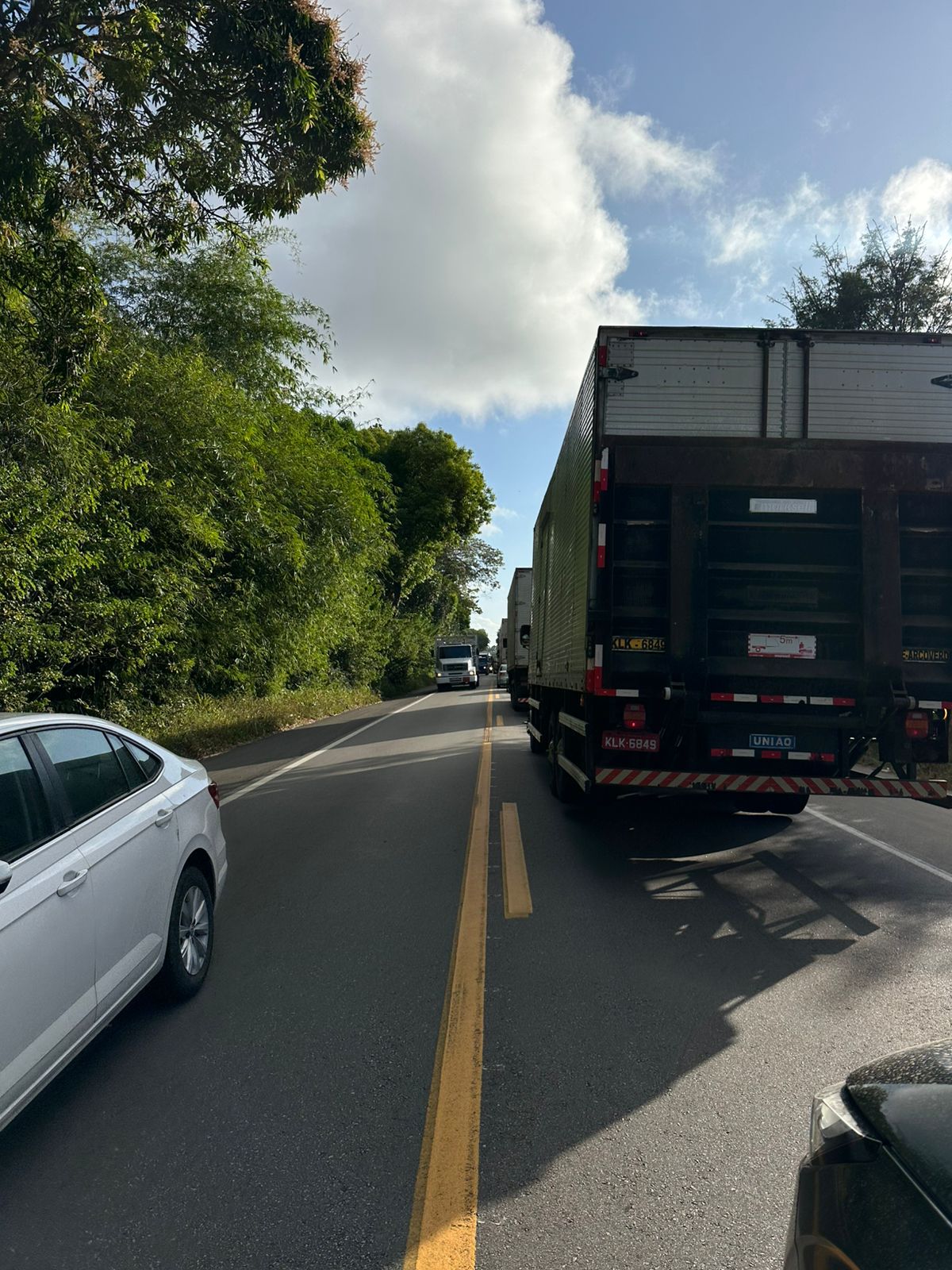 Indígenas bloqueiam BR-101 em novo protesto e cobram prisão de condutor envolvido em morte