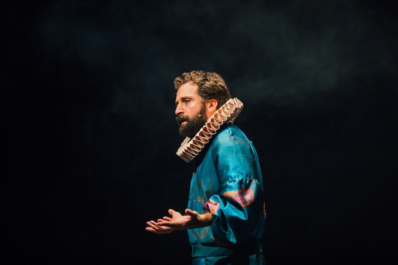 Gregório Duvivier apresenta “O Céu da Língua” em Maceió, no Teatro Gustavo Leite