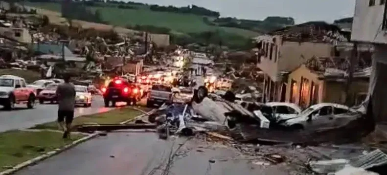 Tornado mata 6 e deixa mais de 400 feridos no Paraná