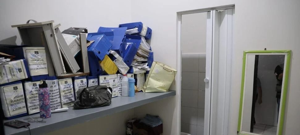 MPAL identifica superlotação de inquéritos, investigações paradas e condições precárias em delegacias de Maceió