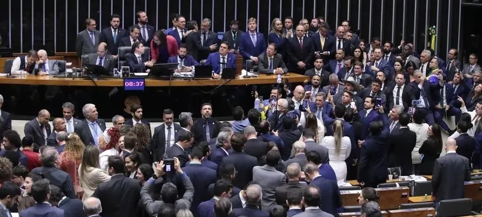 Divisão na bancada alagoana marca aprovação da urgência do PL da Anistia na Câmara; confira