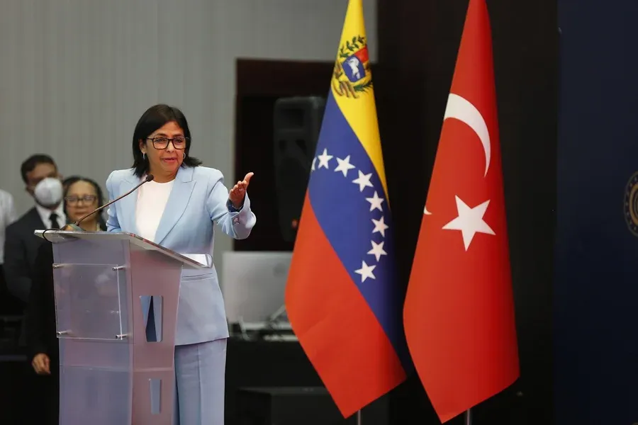 Venezuela recebe US$ 300 milhões da venda de petróleo em acordo com os EUA