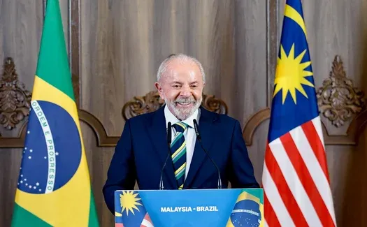 Presidente Lula diz que trocou telefone com Donald Trump