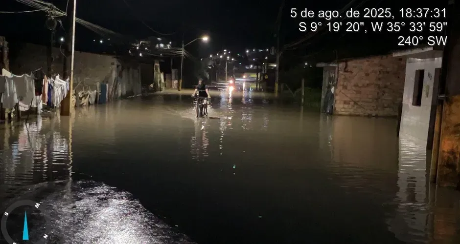 Defesa Civil mantém monitoramento após transbordo de rio em São Luís do Quitunde