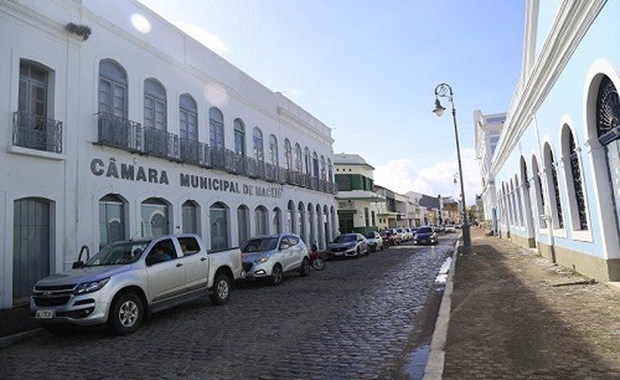 Câmara de Maceió discute limites para entrega de títulos e comendas a personalidades