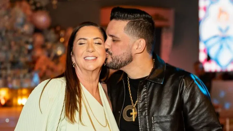 Mãe de Virginia Fonseca anuncia fim de namoro com músico: ‘Caminhos diferentes’