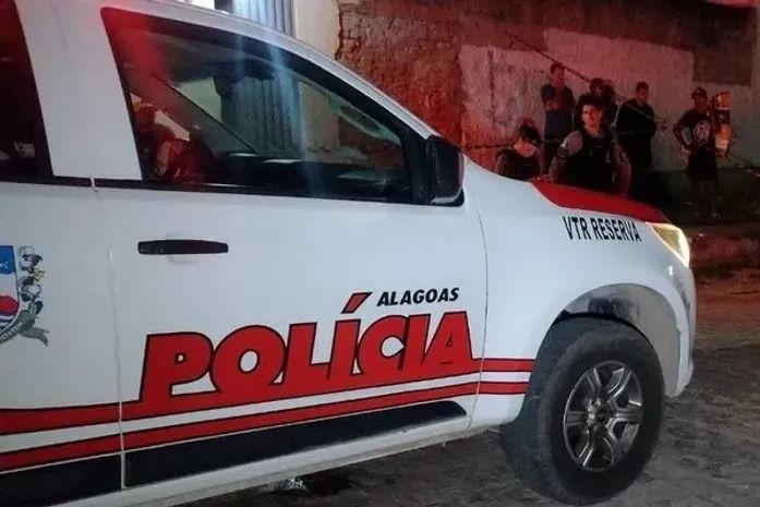 Homem é preso após manter ex-companheira e três filhos em cárcere privado em Arapiraca