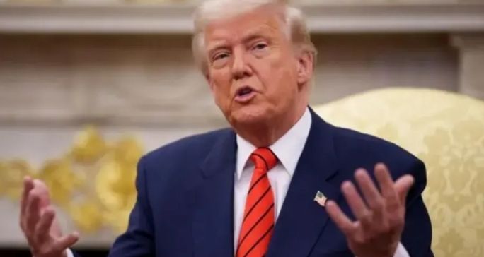 Trump assina decreto que impõe tarifa de 50% ao Brasil