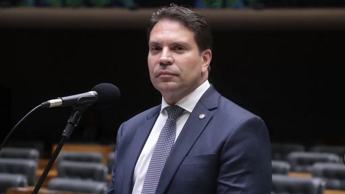 Moraes ordena prisão de Alexandre Ramagem após suspeita de fuga