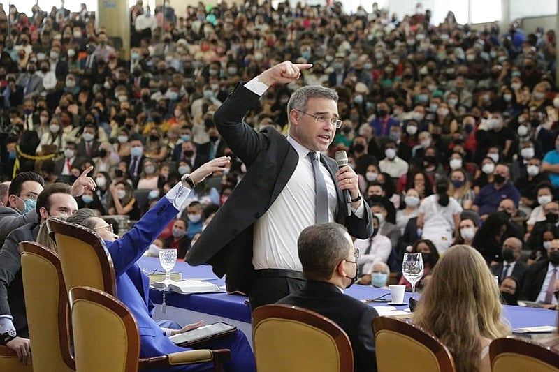 Ministro André Mendonça diz que pregar a palavra é maior desafio que julgar no STF