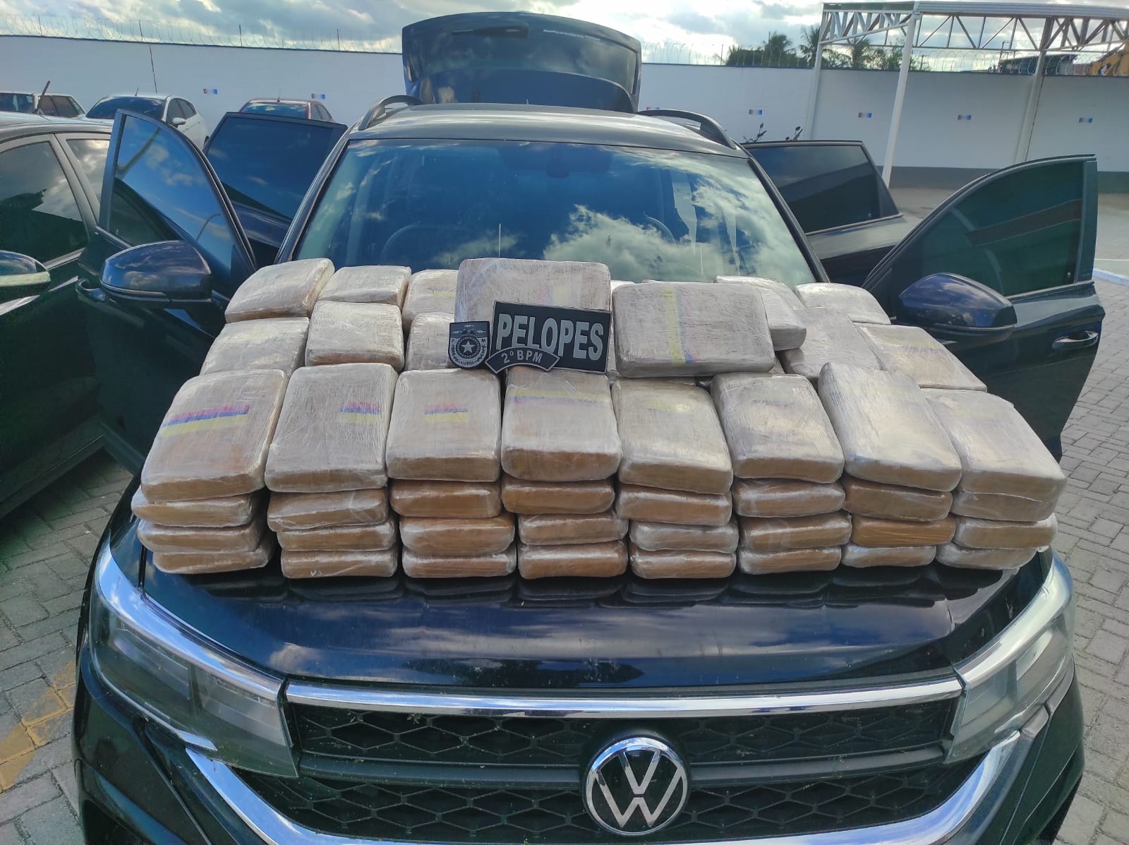 Polícia apreende 109 kg de maconha após perseguição em União dos Palmares