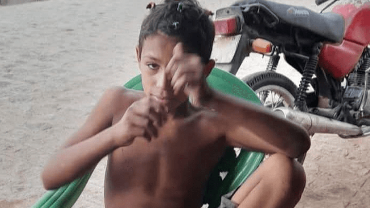 Adolescente de 14 anos morre em capotamento em Piranhas; pai e irmão ficam feridos