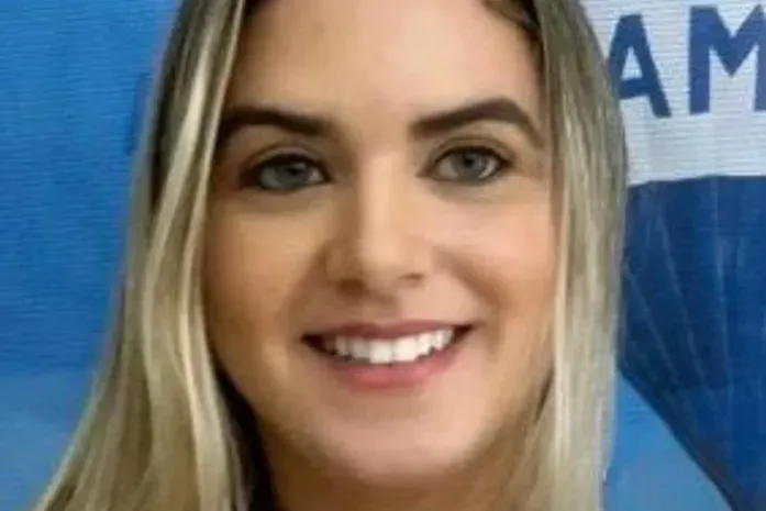 Corretora de imóveis morre após colidir moto contra poste na parte alta de Maceió