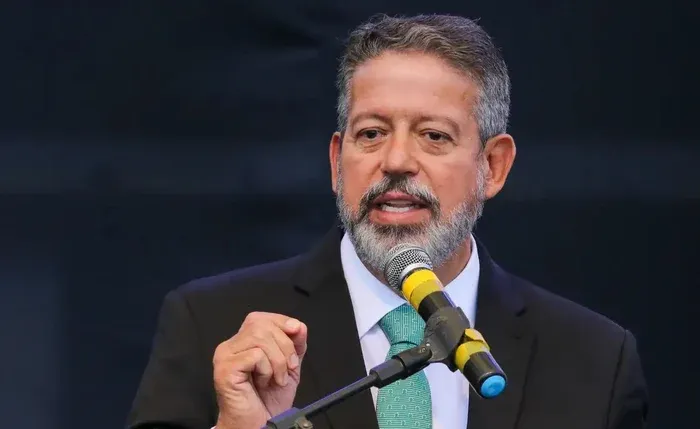 Governo Lula negocia com Lira e Motta redistribuição de cargos após derrota no Congresso
