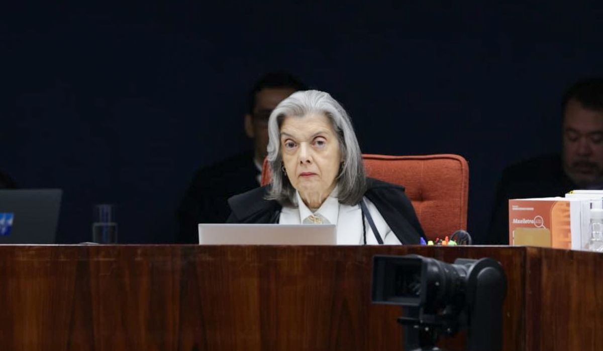 STF decide hoje destino de Bolsonaro: votos de Cármen Lúcia e Zanin serão decisivos