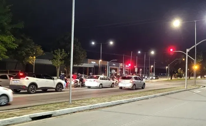 Maceió autoriza avanço em semáforos durante a madrugada; entenda as regras