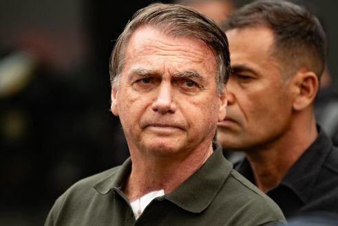 Bolsonaro pede a Moraes visita de deputados, senadores e Valdemar