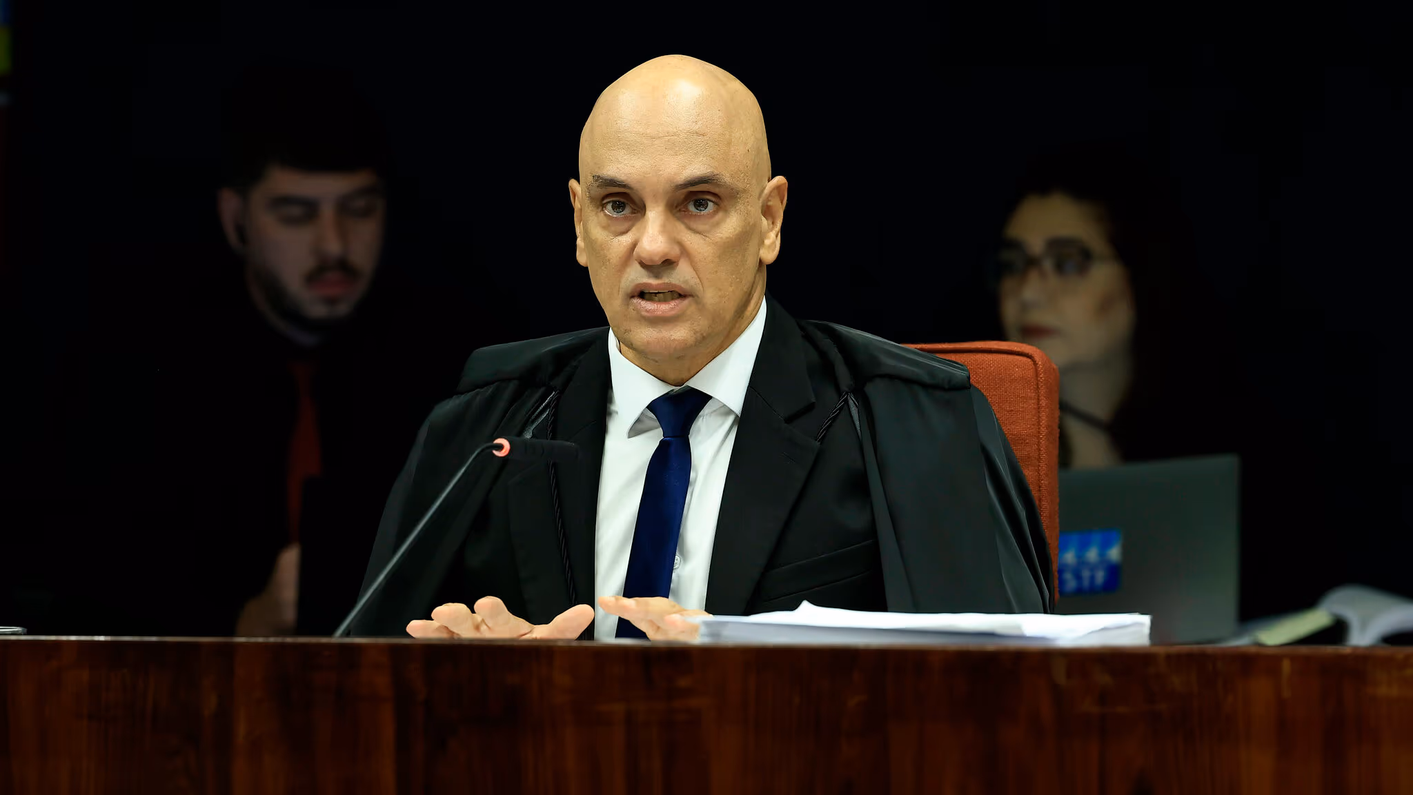 Moraes se irrita com Mendonça em julgamento sobre registro na OAB