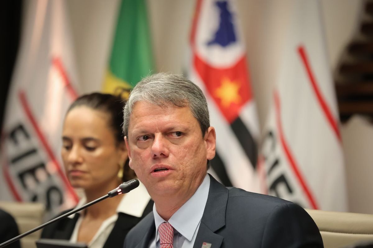 Tarcísio pede a Moraes para visitar Bolsonaro em Brasília