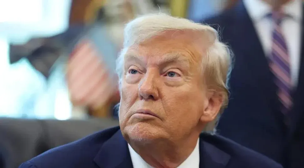 Trump anuncia venda de até 50 milhões de barris de petróleo venezuelano