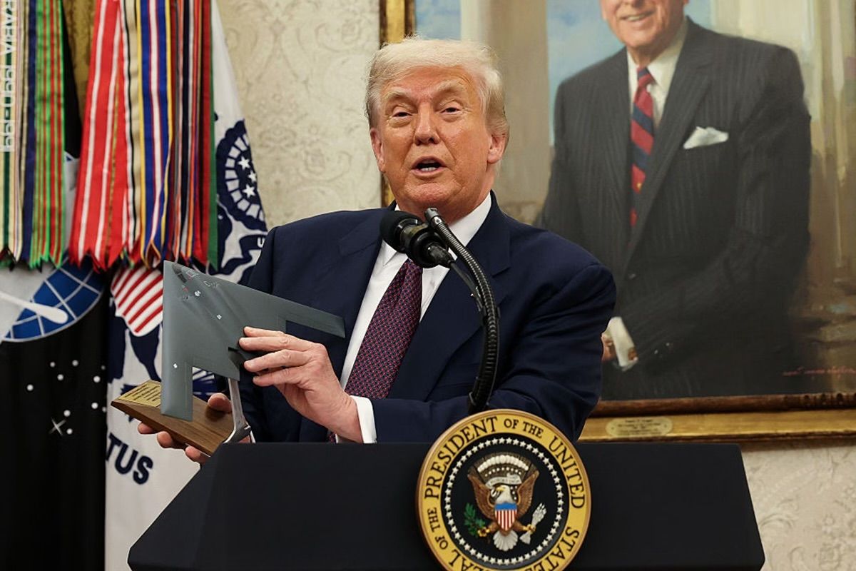 Trump impõe prisão de 1 ano para quem queimar a bandeira dos EUA