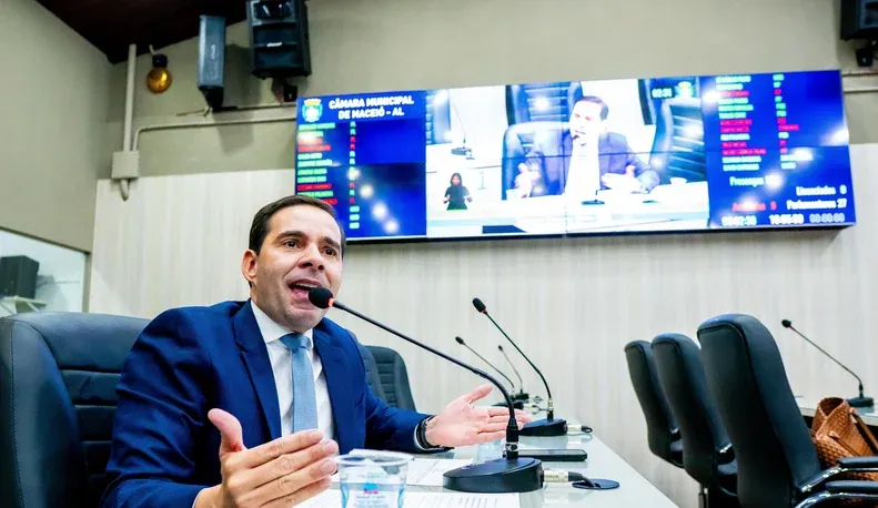 Vereador anuncia "informações quentíssimas" que prometem abalar a política alagoana