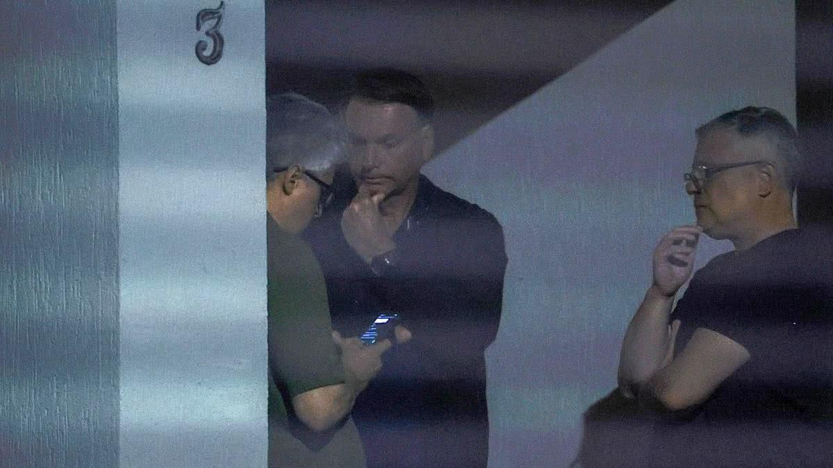 Moraes cita risco de fuga de Bolsonaro e nega pedido para revogar prisão domiciliar