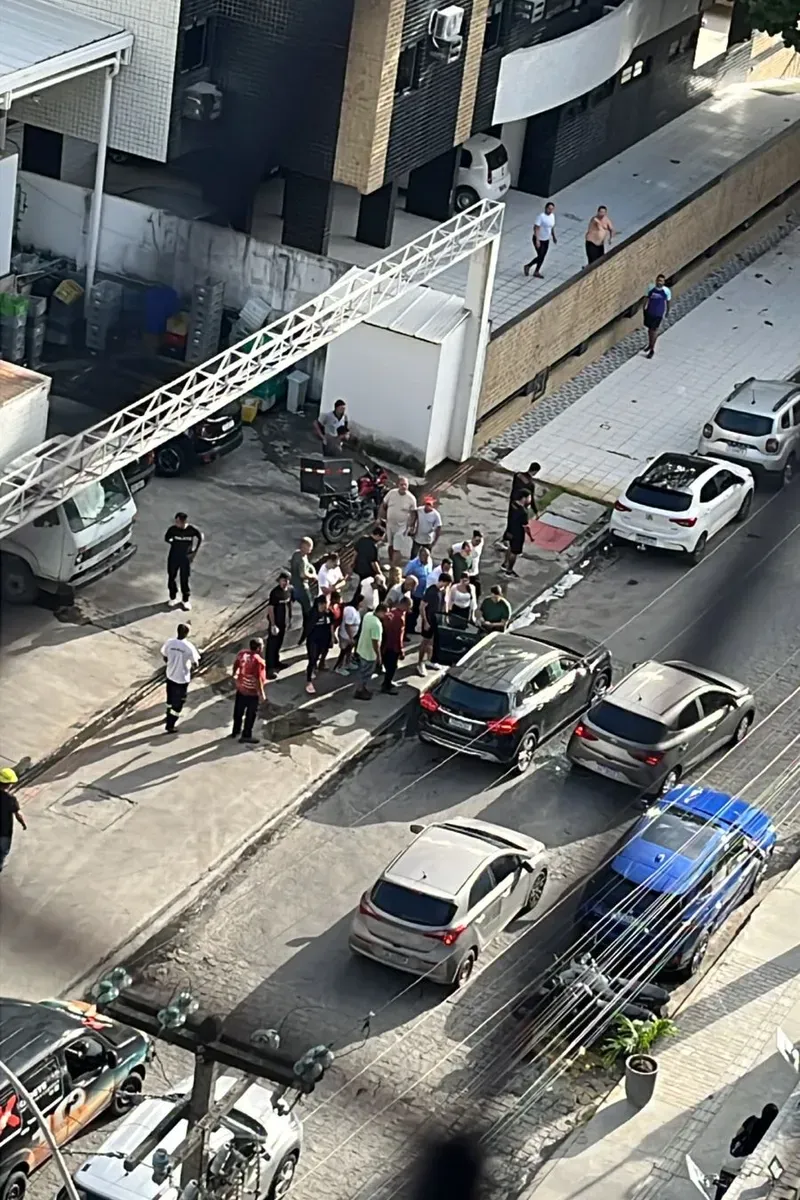 Mais de 20 disparos: homem sofre atentado em área nobre de Maceió