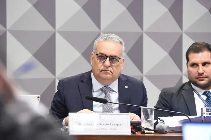 Gaspar expõe fluxo bilionário e alerta para “festa do crime” na lavagem de dinheiro de aposentados