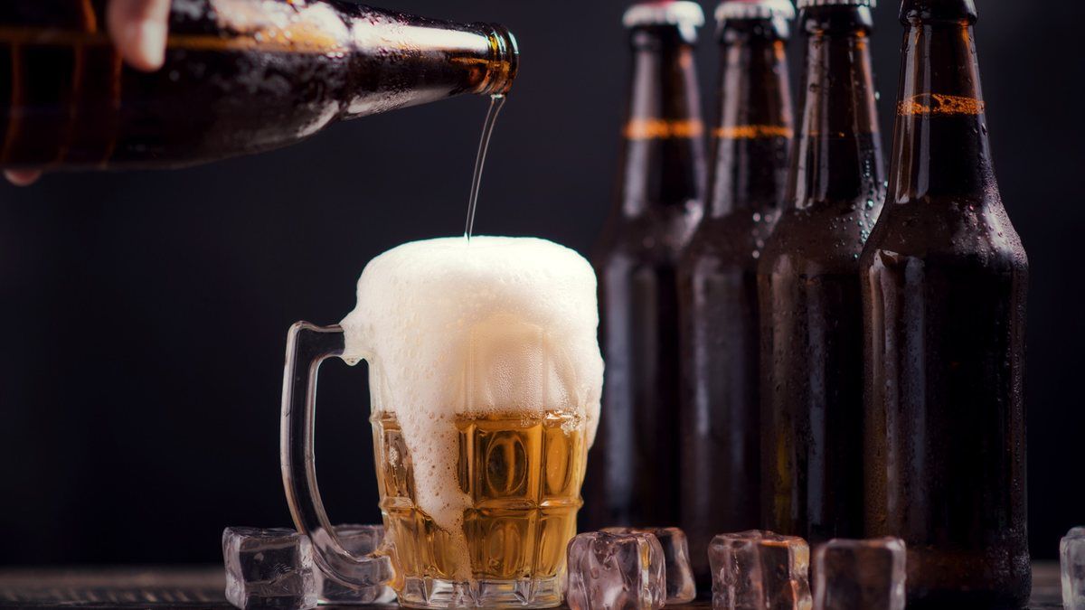 Cientistas criam cerveja sem álcool que embriaga, mas não dá ressaca
