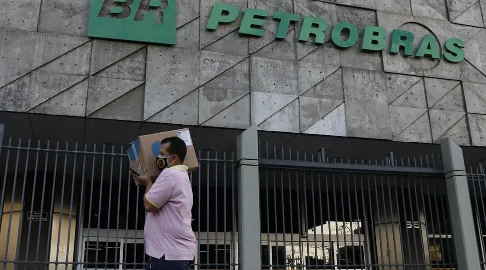 Petrobras anuncia concurso público inédito para 2026 com 1,1 mil vagas e salários de até R$ 10 mil