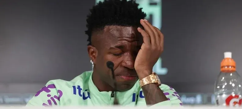 Vídeo de Vini Jr. chorando sobre racismo viraliza novamente após críticas à sua aparência