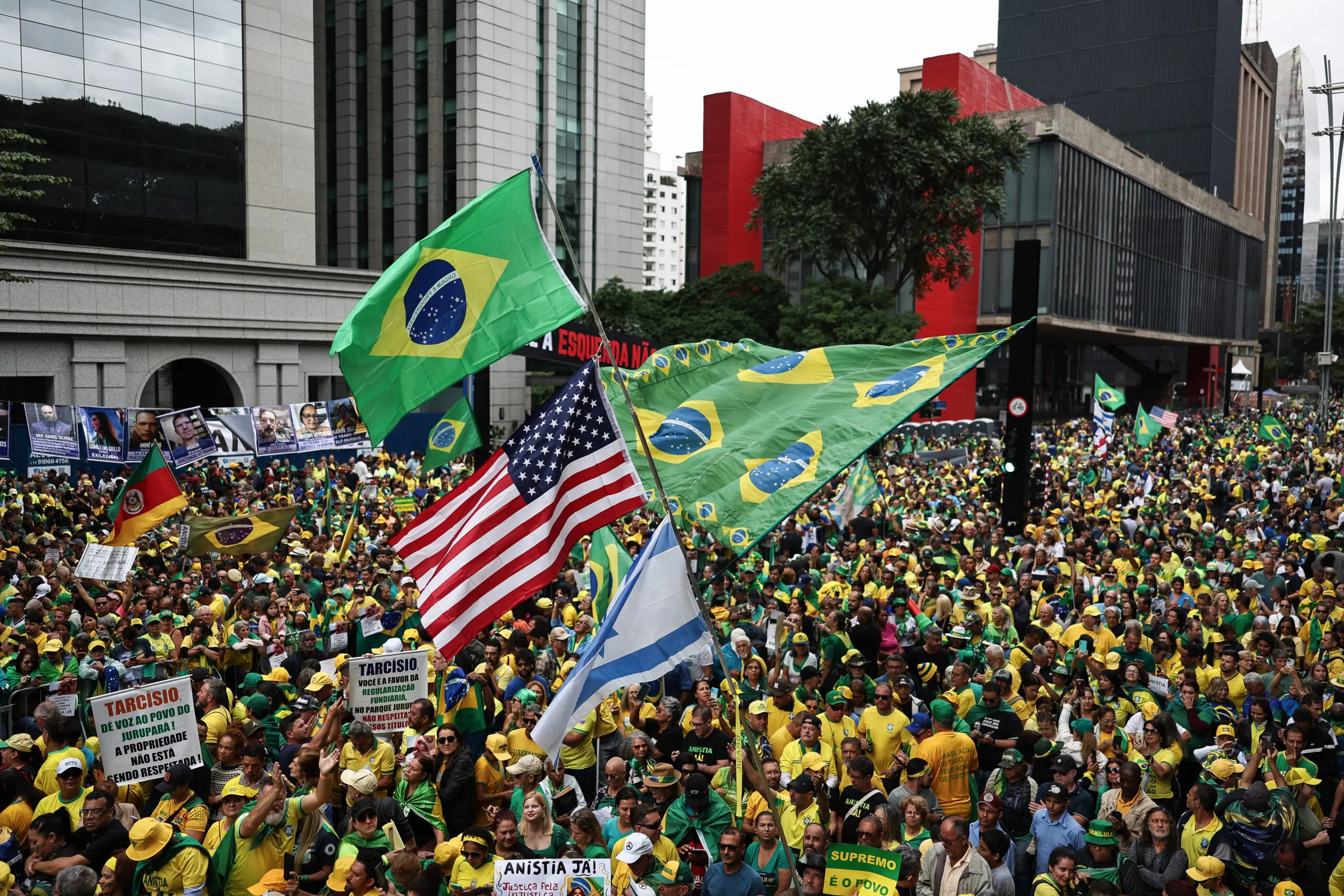 Apoiadores de Bolsonaro realizam atos em capitais pedindo anistia aos presos do 8 de janeiro