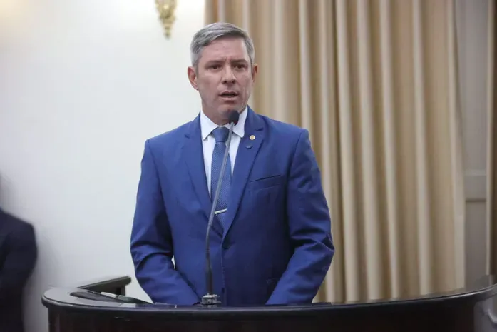 “Isso tem sangue de alagoano”: Cabo Bebeto explode contra a Sesau após mães e vereadores serem barrados