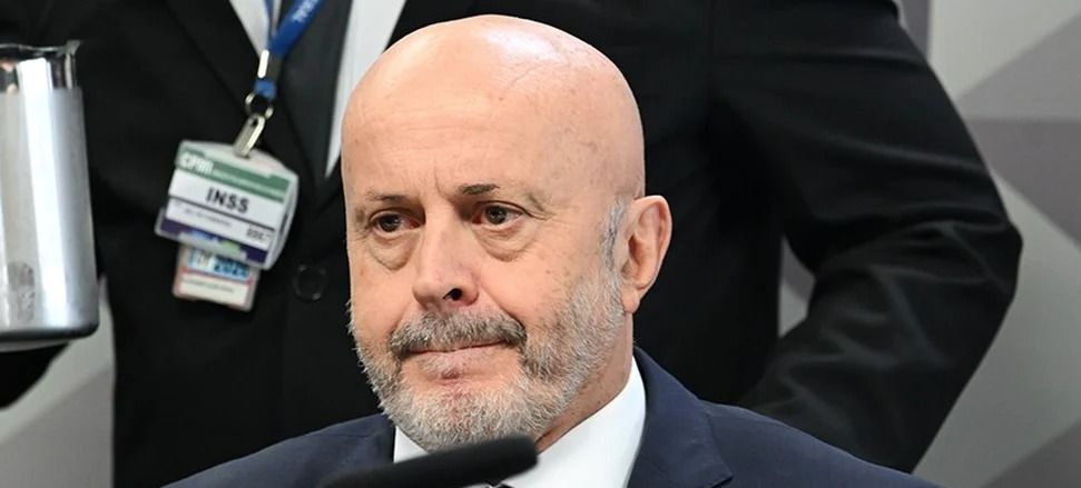 "Careca do INSS" circulou com carros de luxo proibidos e levou 6 multas após operação, aponta investigação