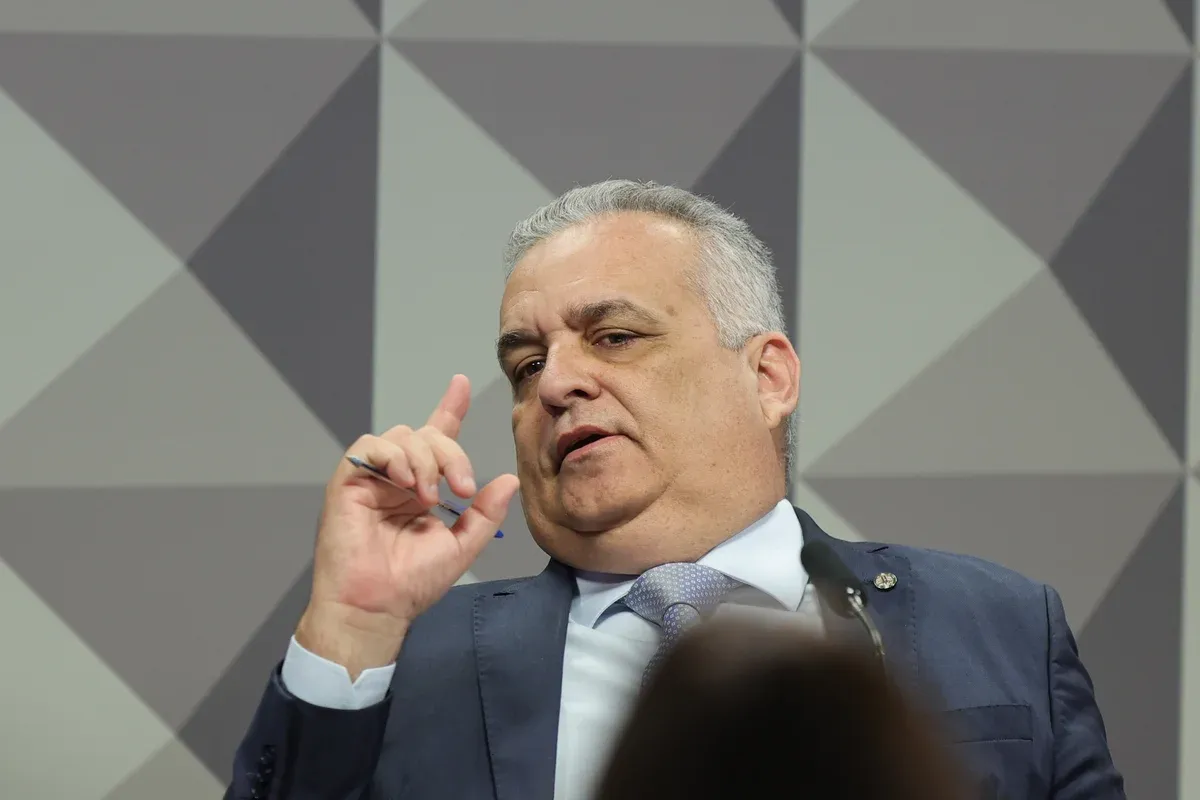 Moraes autoriza visita do relator da CPMI do INSS a Bolsonaro