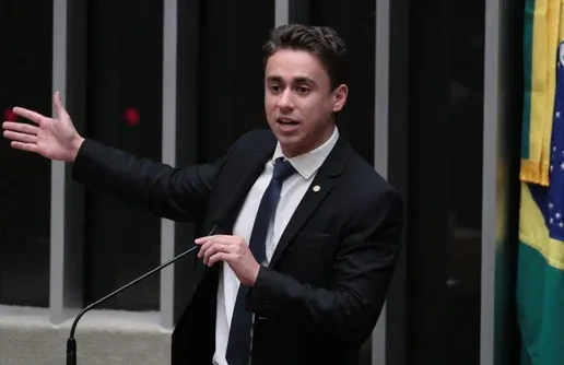 “Vão se lascar”, diz Nikolas Ferreira após sugestão de prisão por meme sobre intervenção