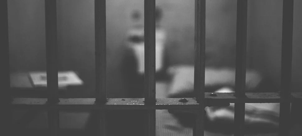 Jornalista denuncia agressão em delegacia e acusa policiais de forjar prisão em Alagoas
