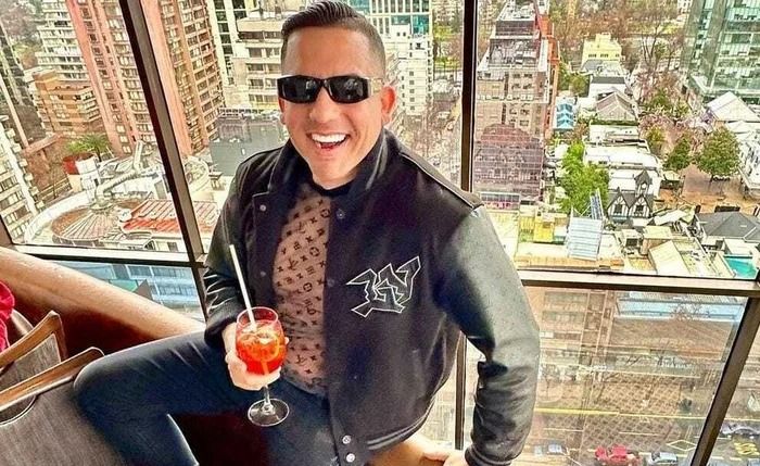 Kel Ferreti usa denúncia no Fantástico para prometer ganhos fáceis em dólares