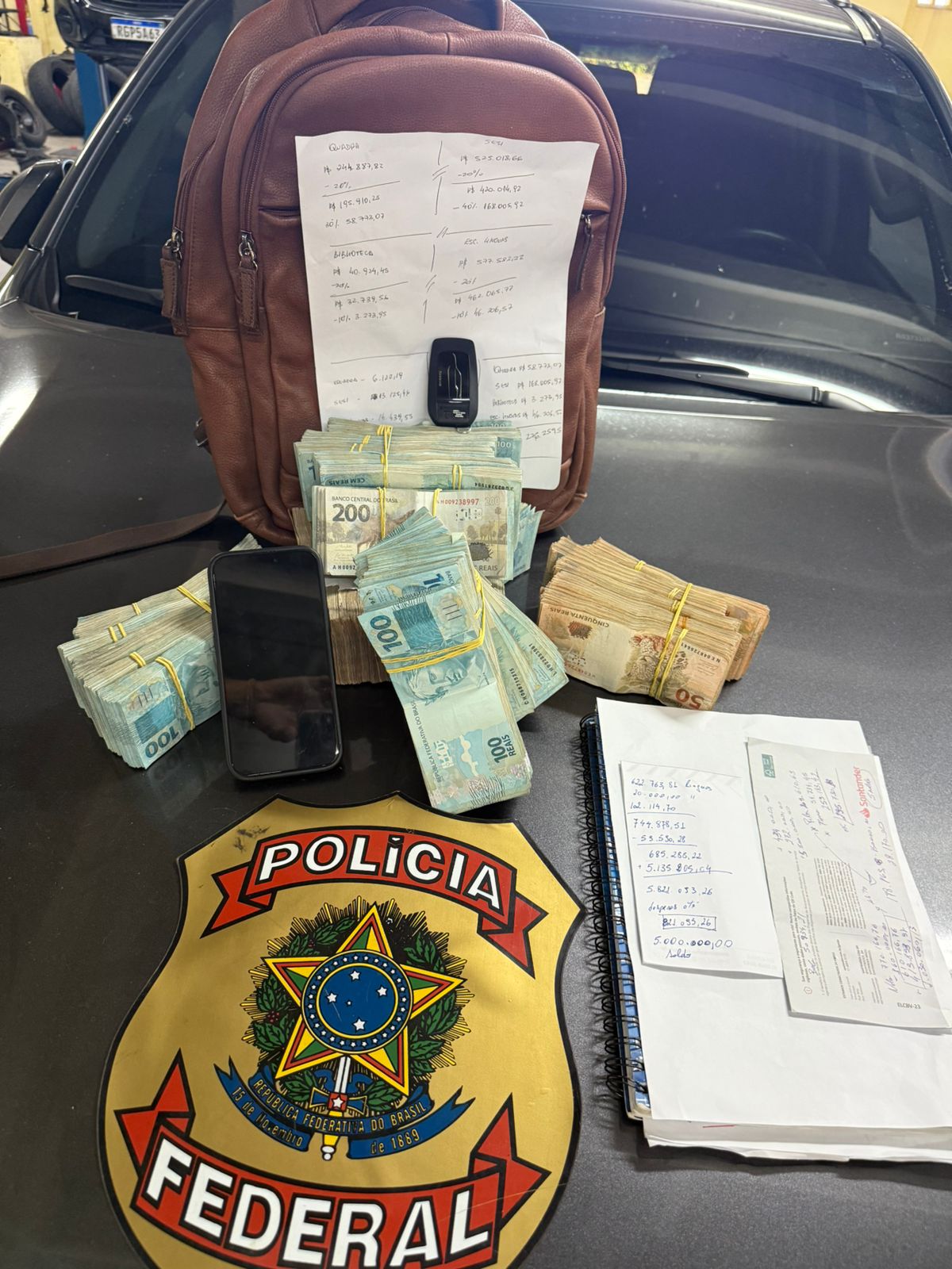 Empresário é preso com R$ 270 mil dentro da Prefeitura de Murici; PF investiga suspeita de propina