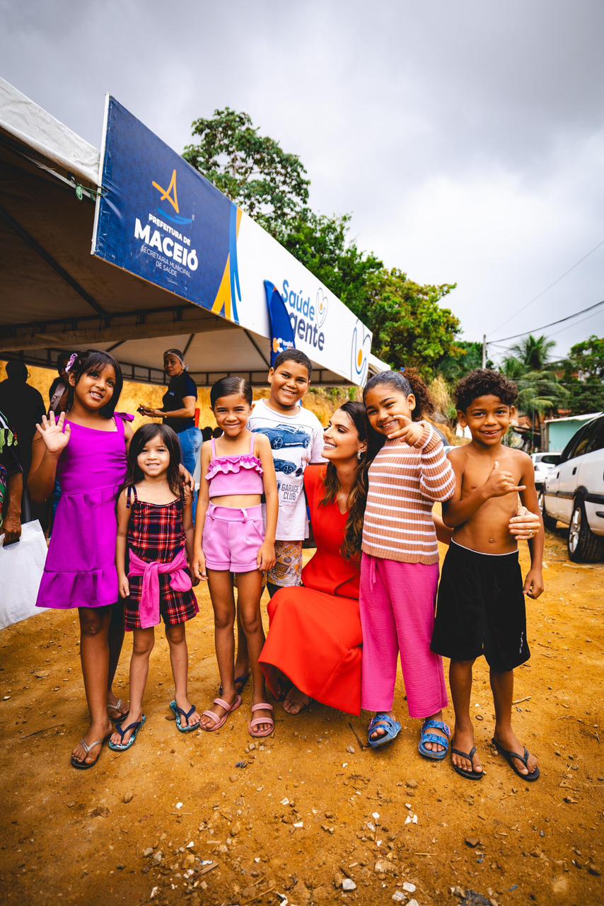 Primeira-dama de Maceió sobe as grotas e leva esperança: mais de 250 pacientes triados para cirurgias de catarata em um único dia