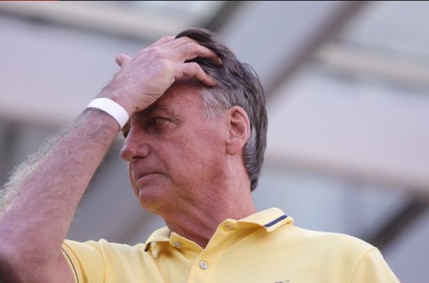 Bolsonaro chora ao receber visita: “Minha vida já acabou”