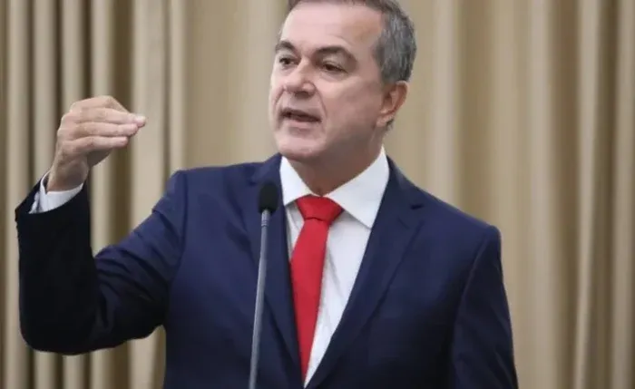 Ausência de Ronaldo Medeiros em julgamento que ameaça mandato de Paulão causa mal-estar no PT