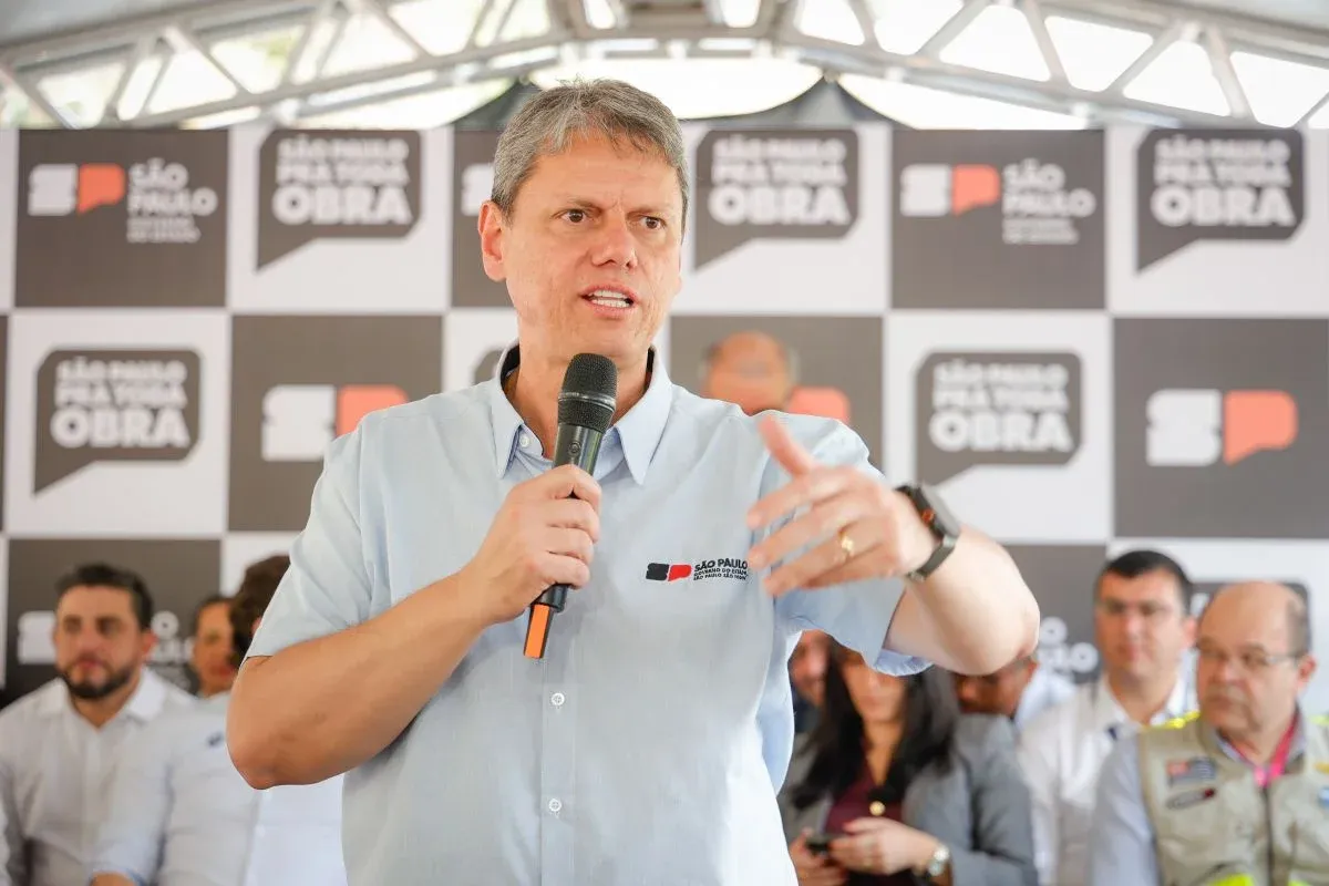 Tarcísio questiona ação do PCC no caso metanol: “Qual a evidência?”