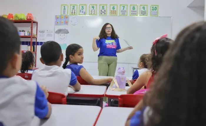 Seleção abre 200 vagas para professores de inglês em escolas públicas de Alagoas