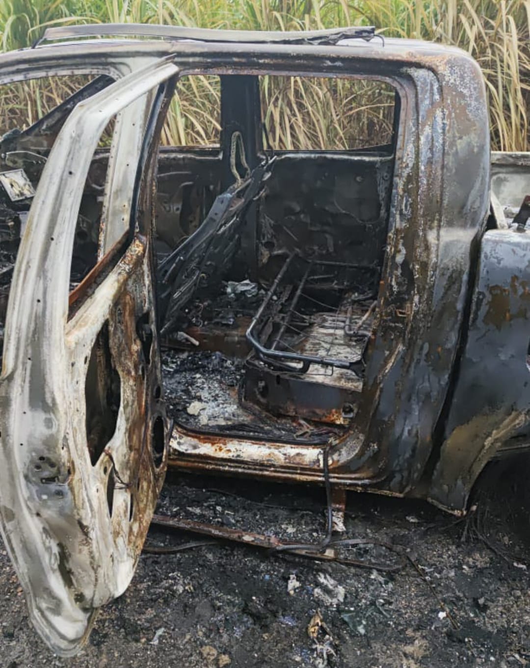 Polícia investiga corpo carbonizado achado em caminhonete incendiada em Marechal Deodoro