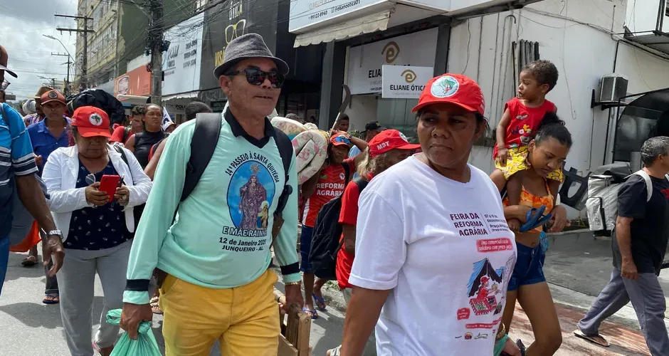 MST encerra ocupação no Centro de Maceió; vereador denuncia uso de ônibus escolares por manifestantes